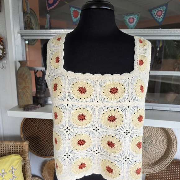 Rebellion Crochet Floral Crop Top - Cream and Red Daisy Jones Aesthetic - Picture 8 of 10